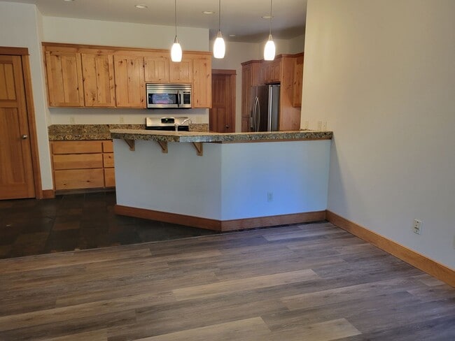 Foto del edificio - Large 4 bedroom westside home