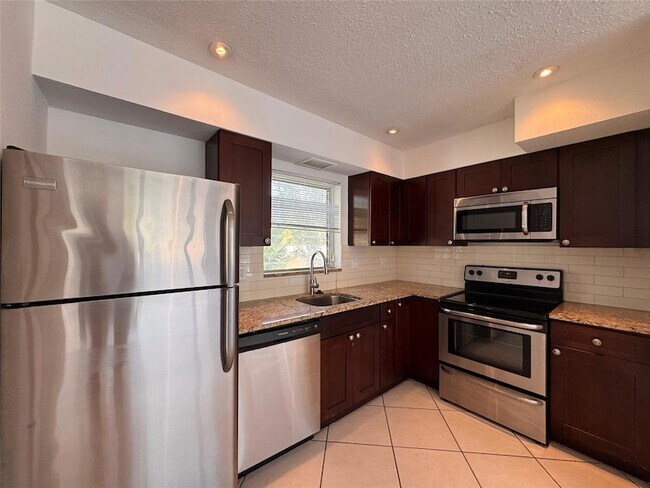 Foto del edificio - 408 NE 7th Ave