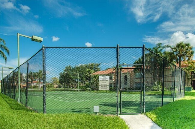 Foto del edificio - 3450 Pinewalk Dr N