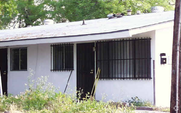 Primary Photo - 1067 Spruce St