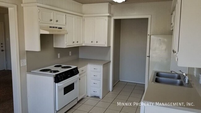 Foto del edificio - 9616 Elmwood Ave