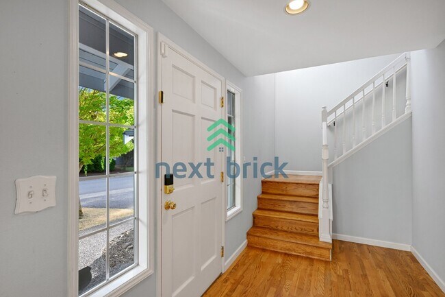 Foto del edificio - "Spacious 4-Bedroom Retreat with 2.5 Baths in Charming Sammamish Setting"