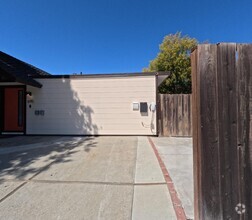 Building Photo - 695 Toyon Pl