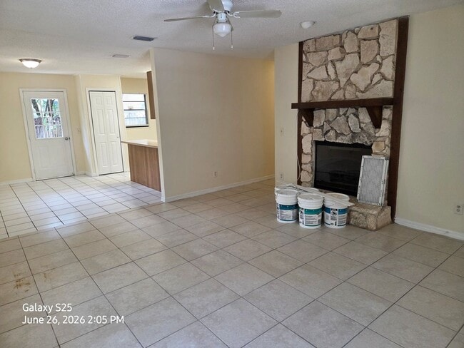 Building Photo - Cute Rental Home on Dead End Street w/large yard