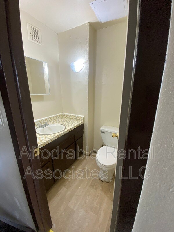 Foto del edificio - 8951 N 95th St