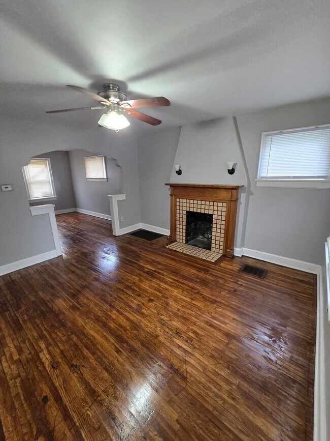 Foto del edificio - 596-602-602 S Hague Ave