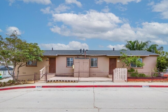 Building Photo - C Street Units