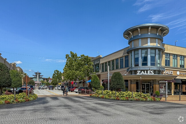 The Peaks neighborhood is only five minutes from shopping at Pinnacle Hills Promenade.
