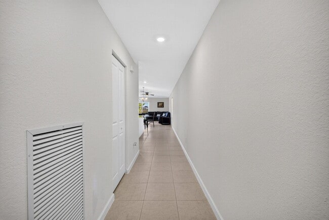 Building Photo - 5876 NW Sweetwood Dr