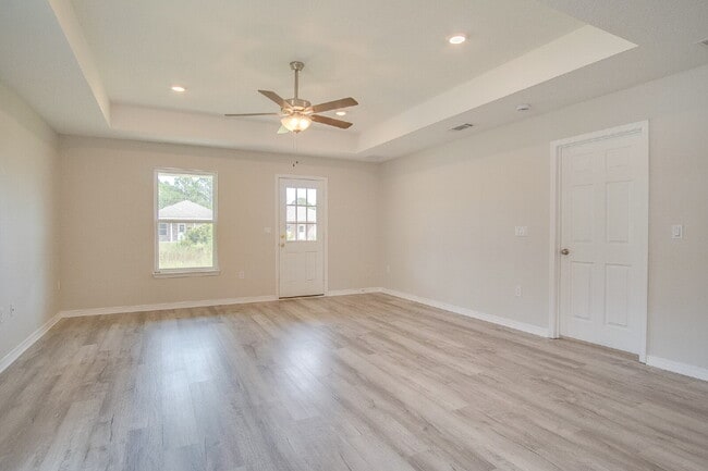 Building Photo - Modern Comfort Meets Style – Spacious 3-Be...