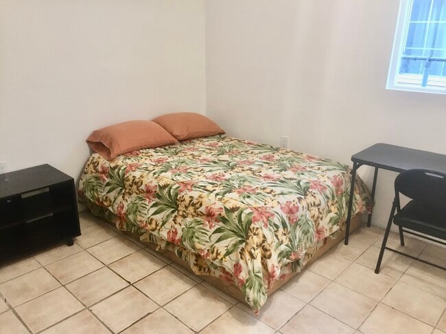 Building Photo - 10420 Buford Ave