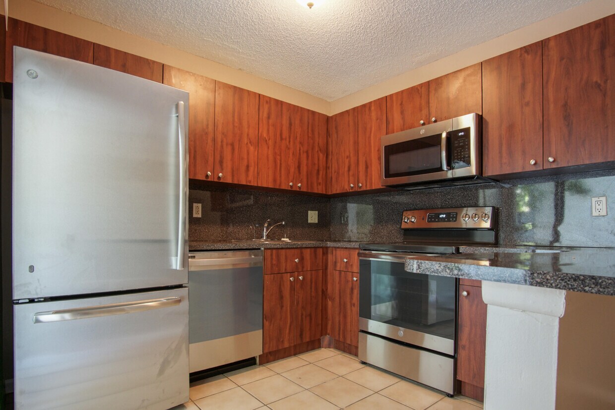 Primary Photo - 4320 Lilac St