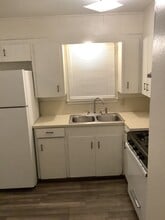 Building Photo - 714 Sims St