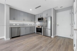 Building Photo - 3335 Thomas Ave
