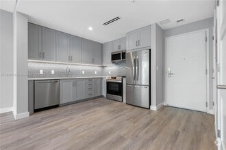 Building Photo - 3335 Thomas Ave
