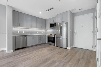 Building Photo - 3335 Thomas Ave