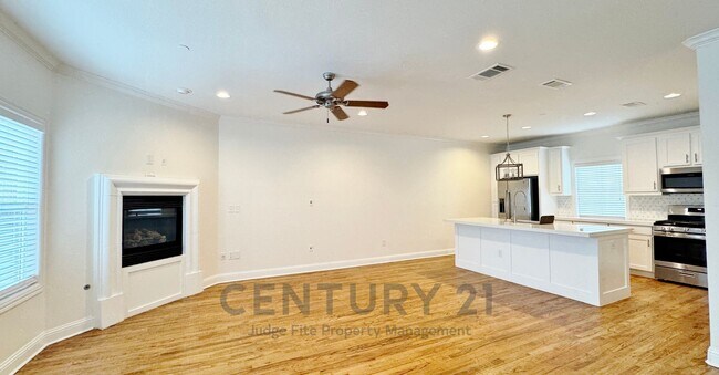 Building Photo - 4133 Hyer St