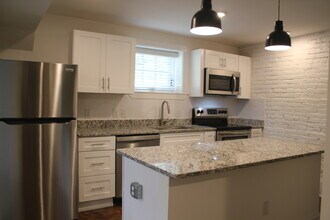 Building Photo - 403 W Court St