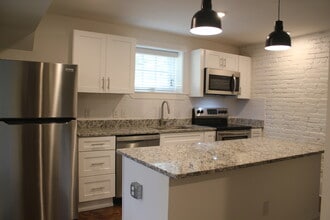 Building Photo - 403 W Court St