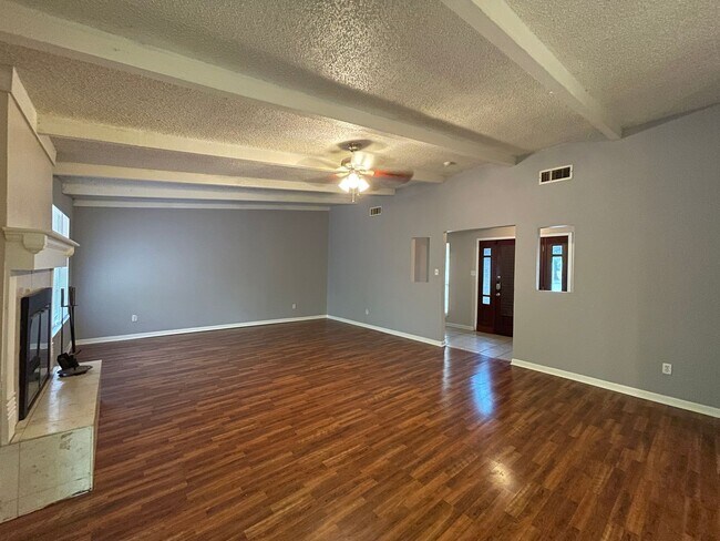 Foto del edificio - 1404 E Vardeman Ave