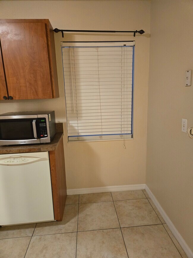 Building Photo - 1708