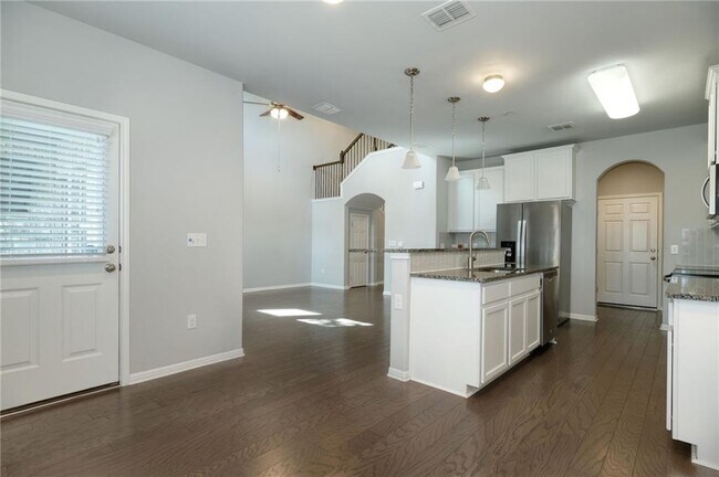 Building Photo - 8803 Donatello Dr