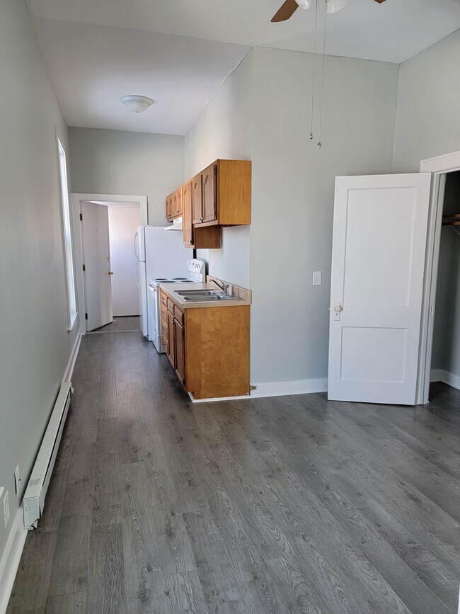 Apt A Kitchen - 117 N Pendleton Ave