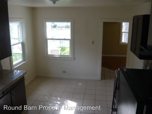 Building Photo - 2 br, 1 bath House - 230 Commercial Street