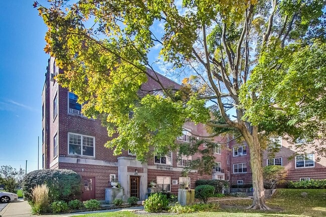 Building Photo - The Hampton Parkway Apartments