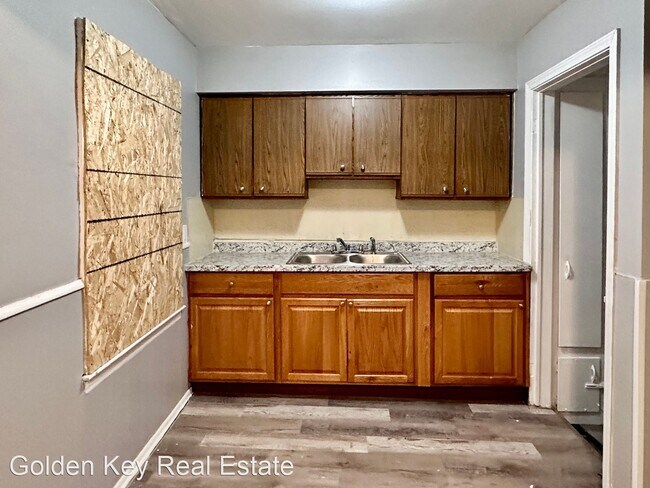 Building Photo - 3 br, 1.5 bath House - 17734 Fenton St