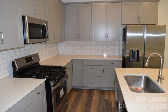 Foto del edificio - 4011 Rothwood Ln