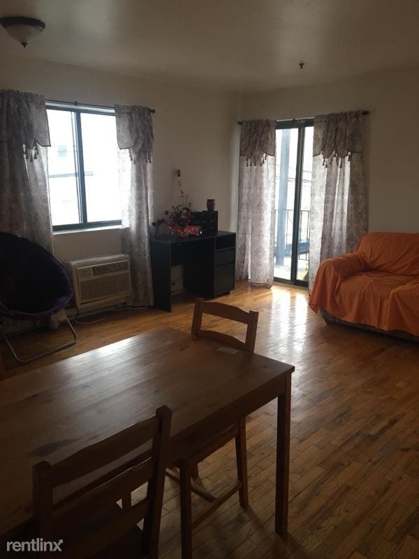 Building Photo - 1 br, 1 bath Apartment - 53 Poplar St