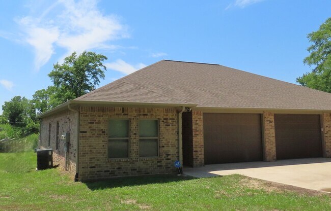Foto del edificio - Bullard ISD! Gorgeous 2 Bedroom, 1 Bath Du...