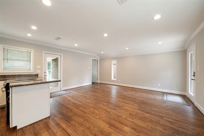 Foto del edificio - 1229 Timbergrove Ln