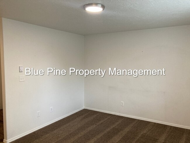 Building Photo - 345 S Byron Ave