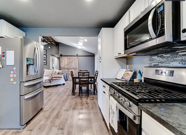 Foto del edificio - Riverroad Three Bedroom!