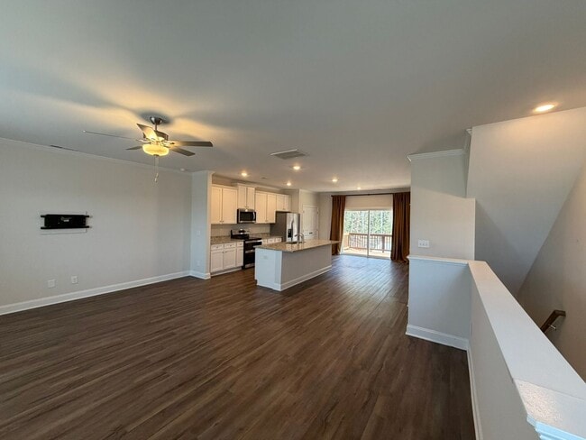 Building Photo - Spacious townhome in Riverwalk