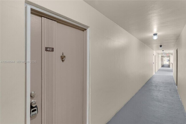 Building Photo - 1121 SW 122nd Ave