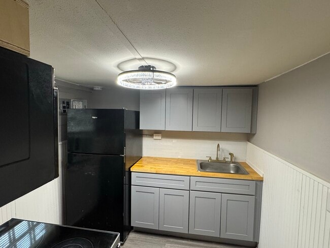 Kitchen - 2101 Delesseps Ave