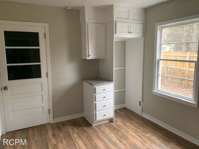 Building Photo - 2 br, 1 bath House - 713 10th St