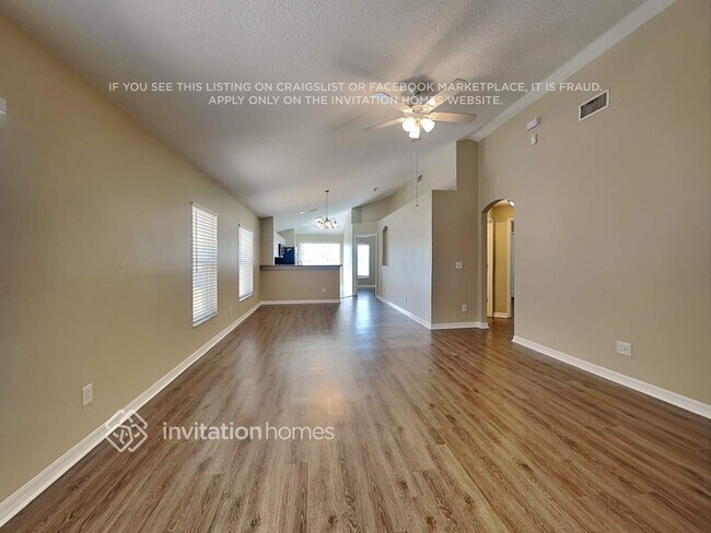 Foto del edificio - 10618 Lakeside Vista Dr