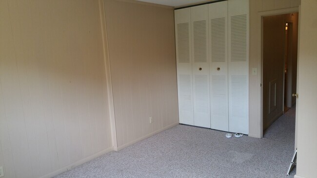 bedroom - 2100 Jefferson Park Ave