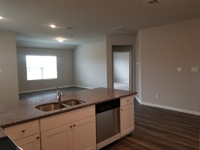 Building Photo - 210 Holland Pk