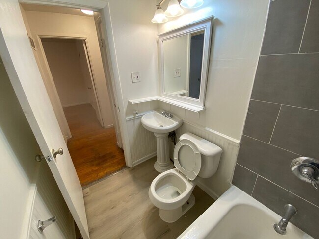 Building Photo - 10729 Spring Garden Dr