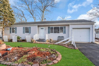 Building Photo - 2432 Woodland Rd