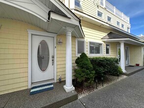 Building Photo - 3913 Ocean Ave