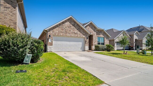 Building Photo - Welcome home to this beautifully maintained 4-bedroom, 3-bath home in the desirable Fairwater com...