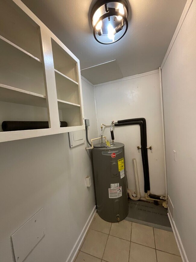 Building Photo - ****Rent Special***** 50% off the first re...