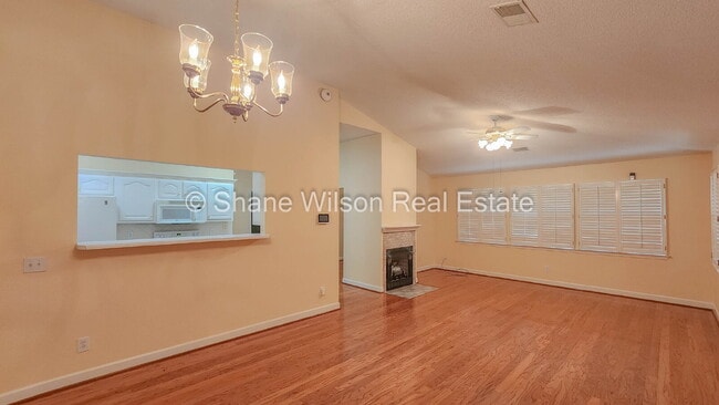 Building Photo - Spacious 3-Bed, 3-Bath Townhouse in Dalton