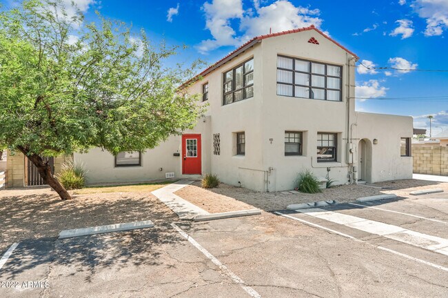 Building Photo - 3949 E Earll Dr